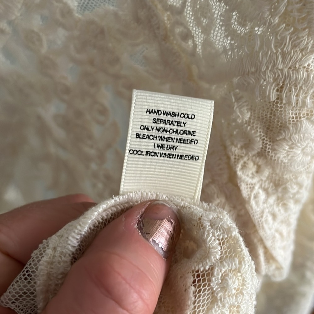 Women’s lace sheer top, size medium - Picture 4 of 6